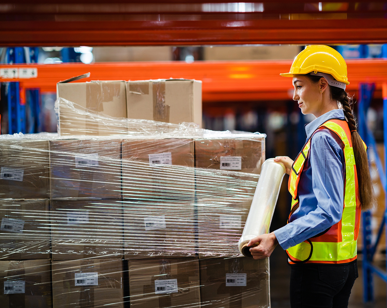 employee wrapping boxes